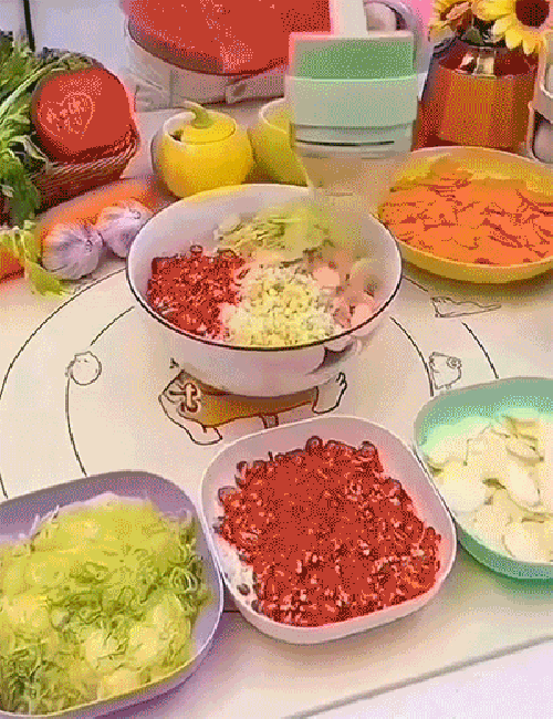 Wireless vegetable cutter slicing vegetables