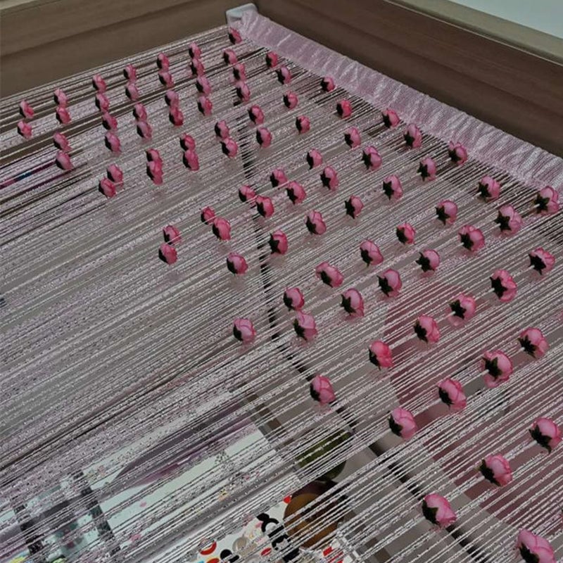 Deurgordijn met rozendraad