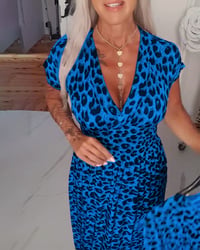 Elegantes Kleid mit Leopardenmuster und V-Ausschnitt
