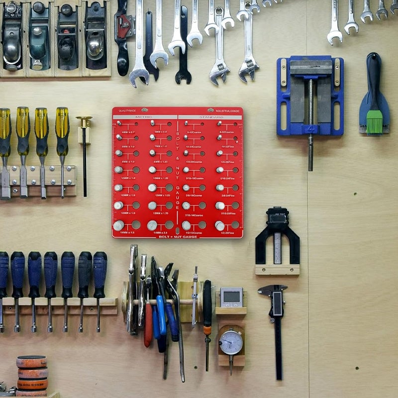 Screw & Thread Size Gauge – 28-Hole Square Checker