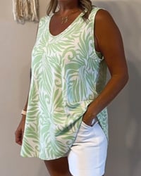 Loose-Fitting Plant-Print Tank Tops