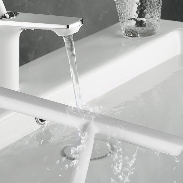 Rubber strip cleaning wiper