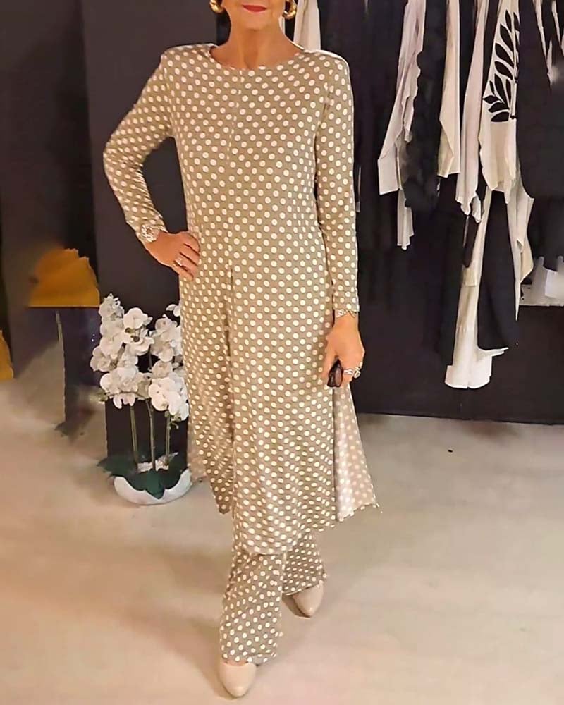 Elegant pak met stippen en split