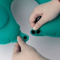 U-förmiges Kissen aus Milchseide