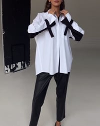 Koszula z kieszeniami i wstawkami kolorów