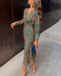 Robe élégante à manches longues et col en V imprimé vintage