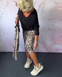 Slim-fit leopard print cropped trousers