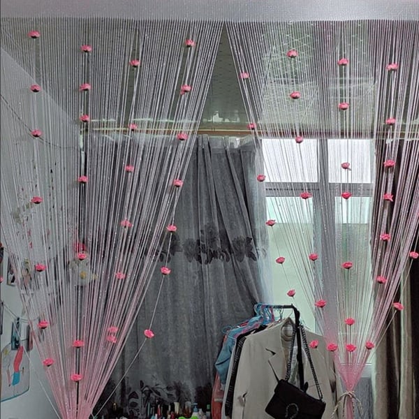 Deurgordijn met rozendraad