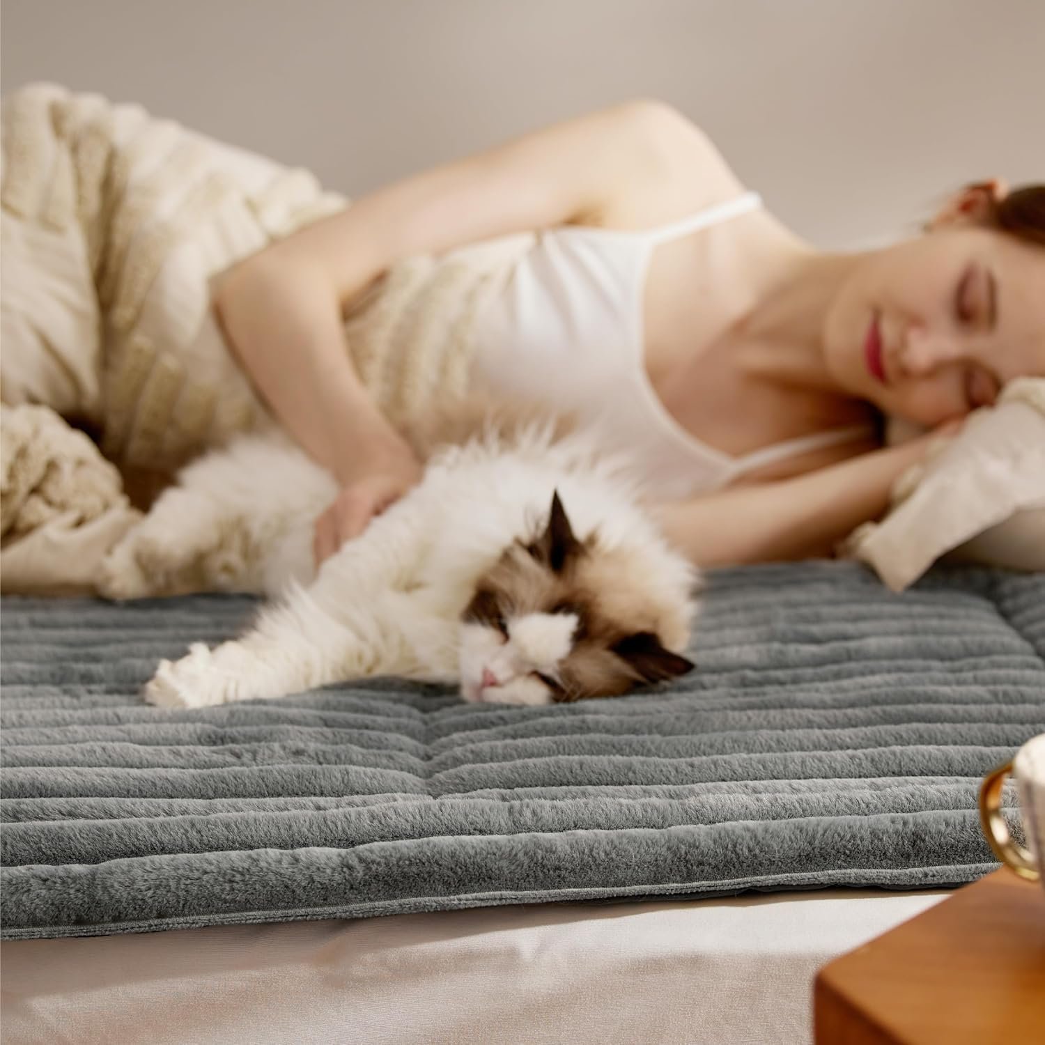 Sakerplus Self Warming Thermal Pet Bed Mat