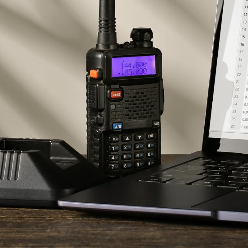 Handheld dual-band walkie-talkie