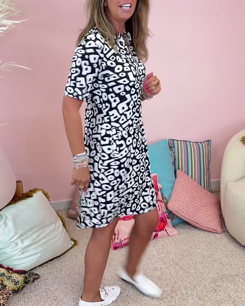 Robe décontractée à col en V et poche imprimée