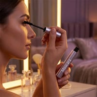 Long-Lasting Curling Mascara