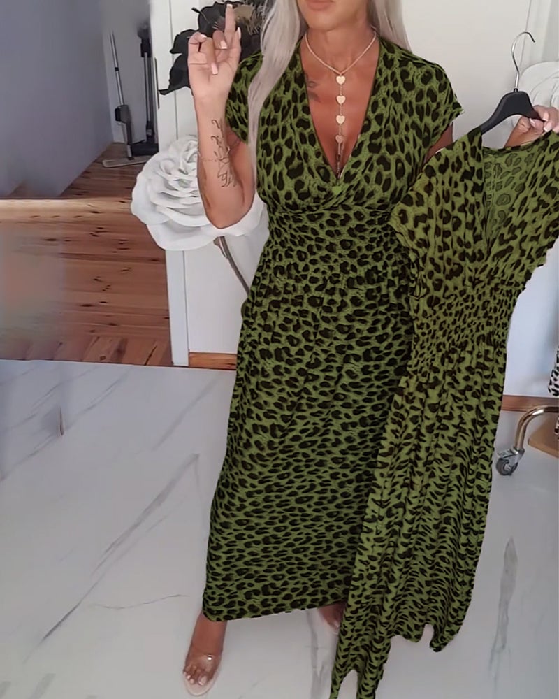 Elegantes Kleid mit Leopardenmuster und V-Ausschnitt