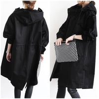 Wasserabweisende, lose Windjacke mit Kapuze