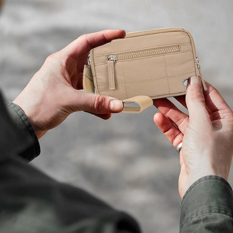 Gesteppte Geldbörse mit Armband