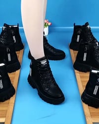 Einfarbige kurze Martin-Stiefel aus Fleece